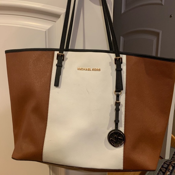 Michael Kors Handbags - Michael Kors Tote!